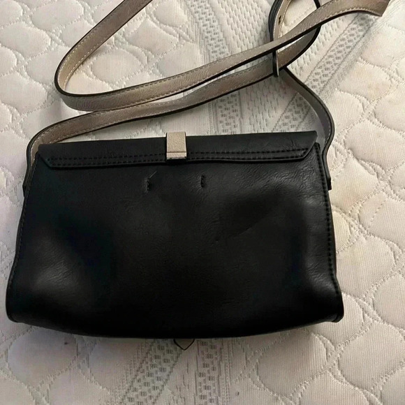 Express cross body, never used black and cream - Picture 5 of 5